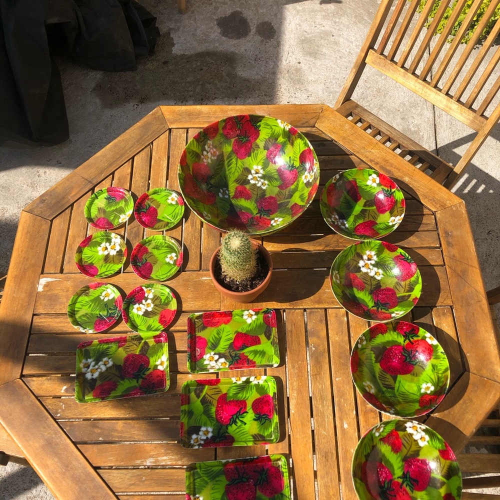 Strawberry print fibreglass dining set 1960s
